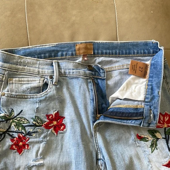 Driftwood Beau distressed denim - Picture 3 of 6